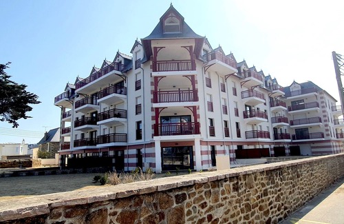 Pleneuf-Val-Andre Apartment | SEAFRONT APARTMENT VAL ANDRE ALL INCLUSIVE FOR 5 PEOPLE