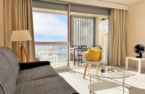 Cavaliere Beach Apartment | Seafront Apartment 2 rooms - Sleeps 5 - Le Lavandou