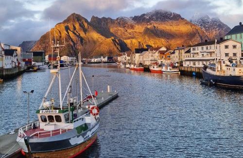 Henningsvaer Apartment | Seafront apartment Henningsvær