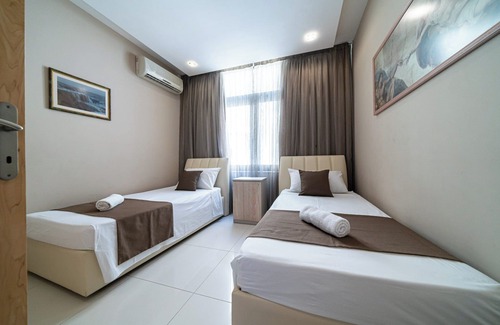 Marsalforn Apartment | Seafront Apartment with balcony - Stunning Sea View