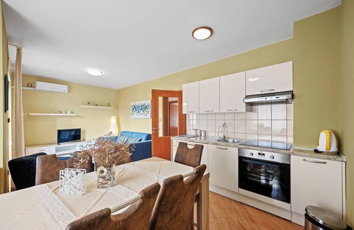 Suha Punta Apartment | Seafront Apt on Sunny Rab Island - Neda Maslina