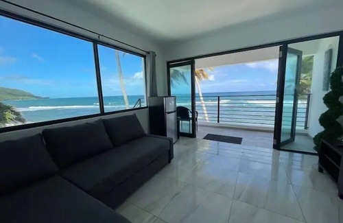Bajo House | Seafront Beach House /Heated Pool & Beach Access
