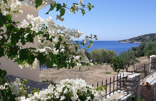 Pylos-Nestoras House | Seafront Studio with direct beach access