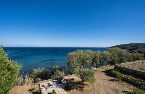 Pylos-Nestoras House | Seafront Studio with direct beach access