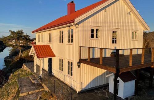 Gjeving Villa | Seafront villa at Gjeving, Lyngør