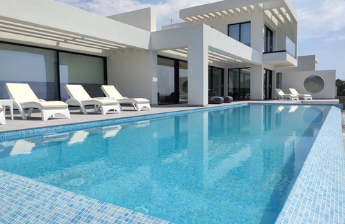 Chalikounas Villa | Seafront Villa Nafsika w/Private Heated infinity Pool/Direct Access to the beach