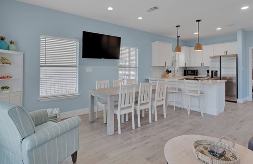 Village of Sugar Beach House | Seagrove Retreat | Heated Pool, Golf Cart + Bikes | Walk to Beach!