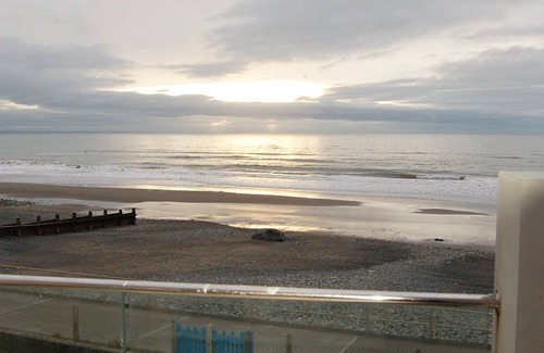 Tywyn House | Seagull Beach House in Tywyn