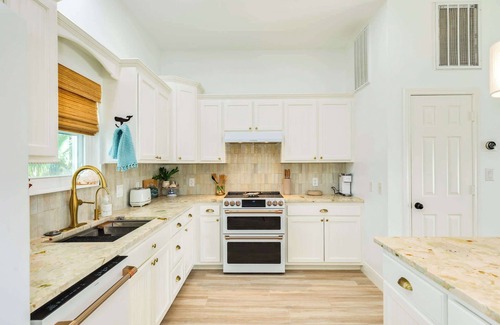 Surfside Beach House | Seahaven - Beach Views - Family Friendly - Fenced