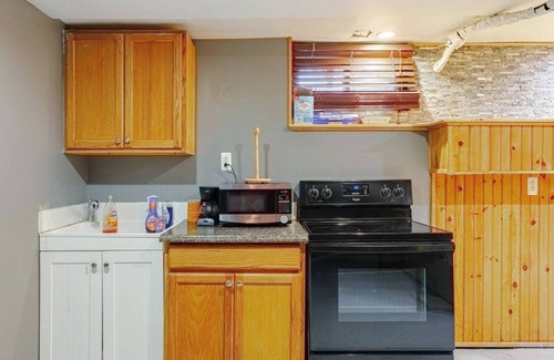Winchester Apartment | Sean's Bar Cozy Irish Retreat