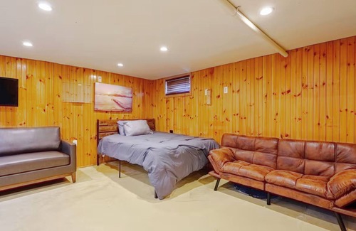 Winchester Apartment | Sean's Bar Cozy Irish Retreat