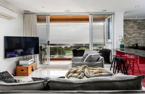 Semaphore Park Apartment | Seascape - 2 Bed Ocean View with BBQ