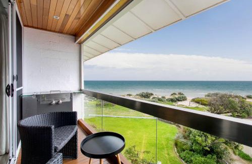 Semaphore Park Apartment | Seascape - 2 Bed Ocean View with BBQ