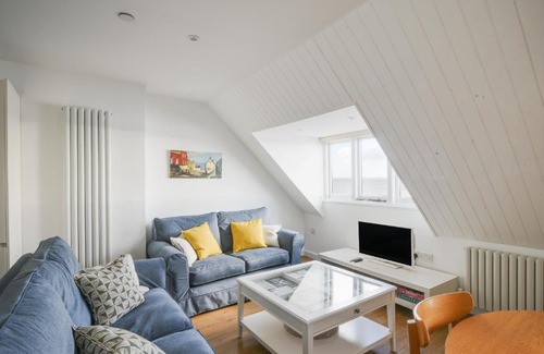 Lyme Regis Apartment | Seascape