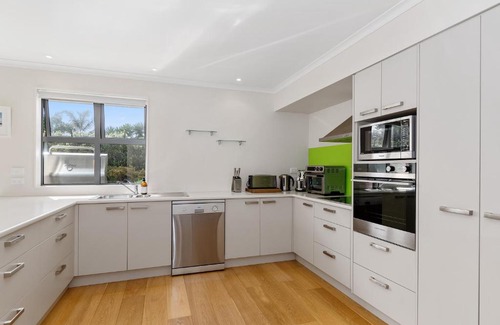 Waipu House | Seascape Haven - Waipu Holiday Home