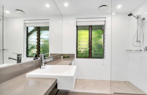 Craiglie Apartment | Seascape Holiday Apartments at Seascape Temple Two Bedroom