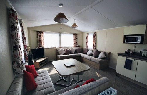 Mudeford House | 'Seascape' - pet friendly and by the beach on Sandhills Holiday Park, Mudeford