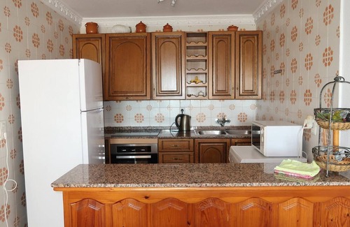 Velilla-Taramay Apartment | Seaside apartment with pool, tennis, and Wi-Fi in Almuñécar