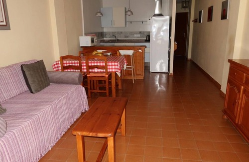 Velilla-Taramay Apartment | Seaside apartment with pool, tennis, and Wi-Fi in Almuñécar