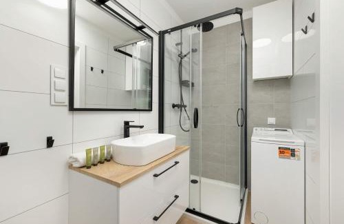 Niechorze Apartment | Seaside Apartment with Parking and Air Conditioning Close to the Beach by Noclegi Renters