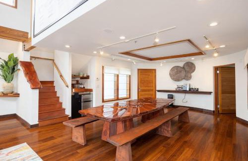 El Granada House | Seaside Art Gallery Loft Inspire Your Creativity with Breathtaking Views!