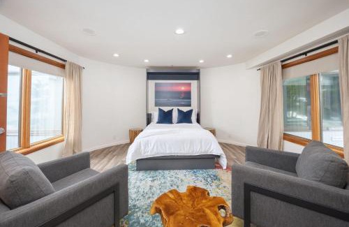 El Granada House | Seaside Art Gallery Loft Inspire Your Creativity with Breathtaking Views!