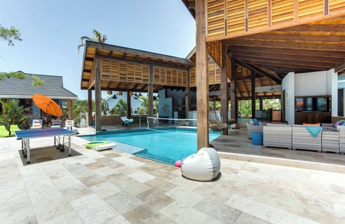 Placencia House | Seaside Belize Sanctuary with King Bed, Private Balcony & Dual Rain Showers