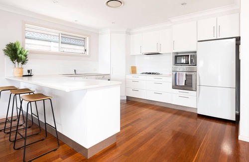 Berkeley Vale House | Seaside Bliss: Central Coast Waterfront Haven