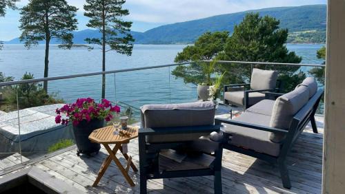 Eidsvag House | Seaside Cabin With Private Pier In Eidsvåg