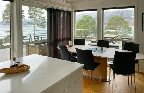 Eidsvag House | Seaside Cabin With Private Pier In Eidsvåg