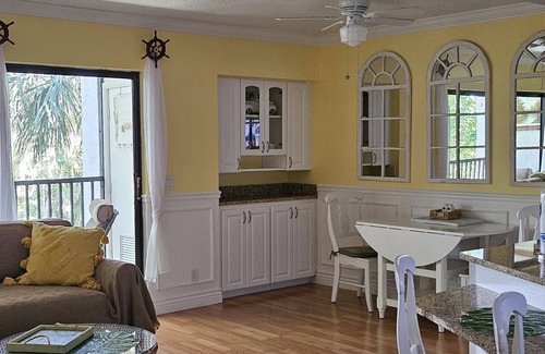 Jupiter Condo | Seaside condo in Jupiter with private views and steps to the beach.