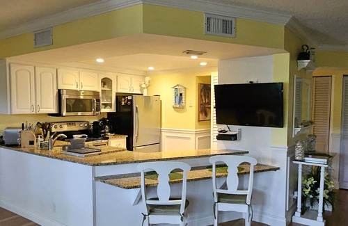 Jupiter Condo | Seaside condo in Jupiter with private views and steps to the beach.