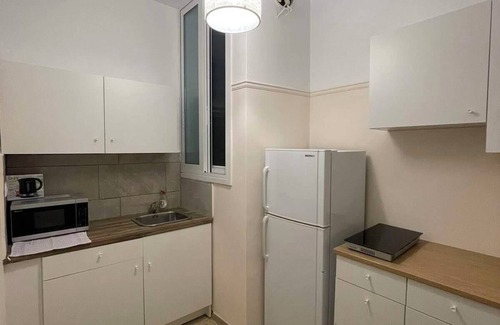 Rafina-Pikermi Apartment | Seaside Flat with 8 min walking distance from port
