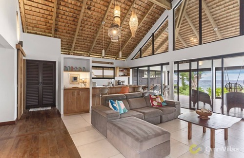 Temae Villa | Seaside Haven: Expansive 3BR Villa in Moorea