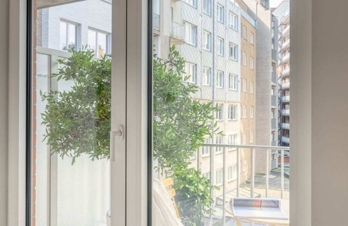 Duinbergen Apartment | Seaside Haven for 6 with Parking in Knokke