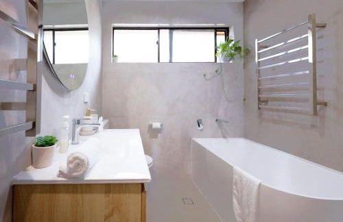 North Narrabeen Apartment | Seaside Haven Tranquil Beachside Escape