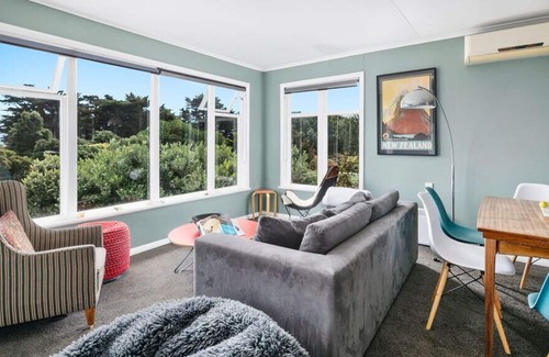 Waikanae Cottage | Seaside House - Waikanae Beach Bach