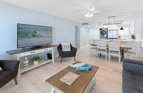 Satellite Beach Condo | Seaside Luxury Penthouse W/Heated Pool + Stunning Ocean Views π