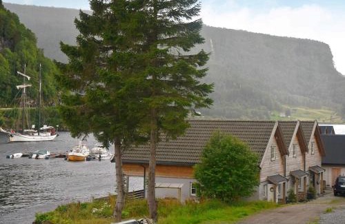 Leirvik House | Seaside Serenity in Leirvik-By Traum