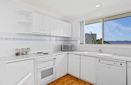 Sandy Bay House | "Seaside Serenity" with views, Sleeps 9, 3 bath