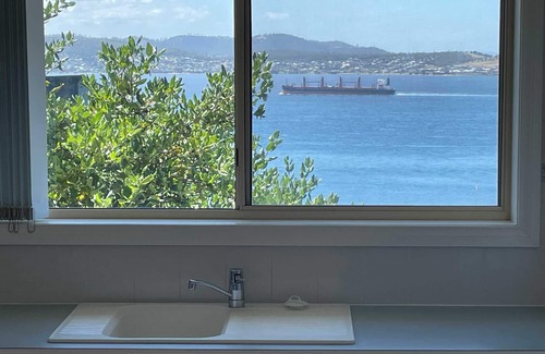 Sandy Bay House | "Seaside Serenity" with views, Sleeps 9, 3 bath