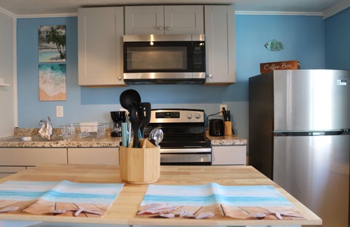 Hampton Apartment | Seaside Social - Steps to Wally's, Goat, L Street