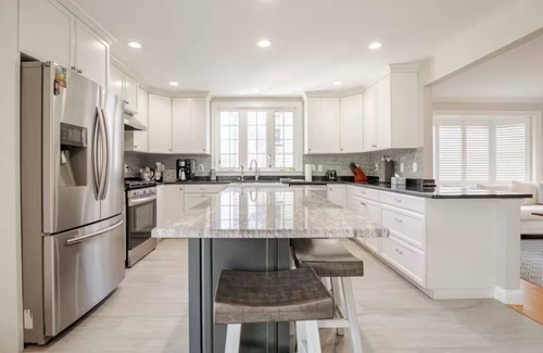 Scituate House | Seaside Solstice HOT TUB, SAUNA 4 Bedroomnn