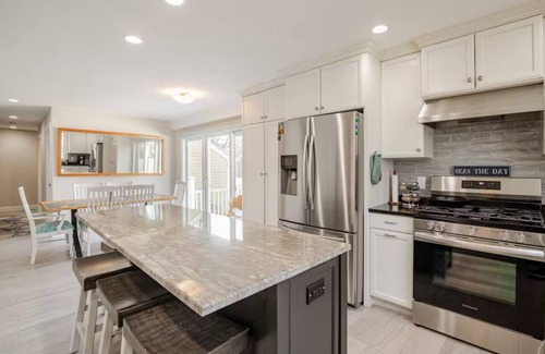 Scituate House | Seaside Solstice HOT TUB, SAUNA 4 Bedroomnn