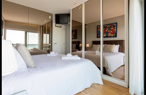 Povoa De Varzim Apartment | Seaside View 2BR in Póvoa by LovelyStay