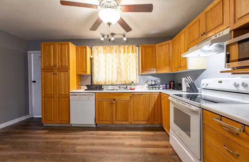 Hinton House | Seasons Suite 3BR in Hinton, AB