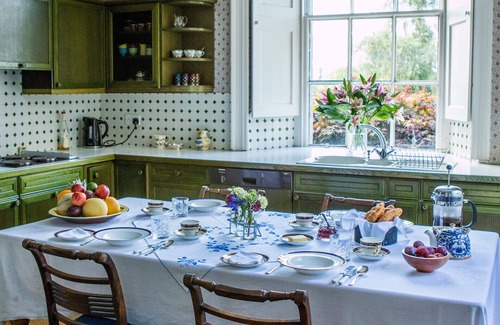 Glenisla Apartment | Seasyde House - Court & Reed View Family Suite