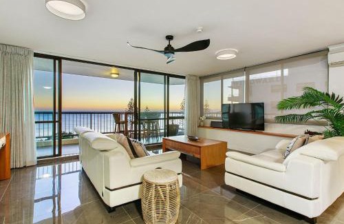 Mooloolaba Apartment | Seaview 31 Luxurious Beachside Two Bedroom Apartment in Seaview Resort with Stunning Views