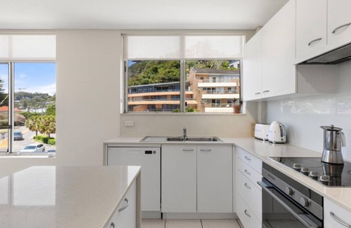 Avoca Beach Apartment | Seaview 6 - Great Views in the Heart of Avoca