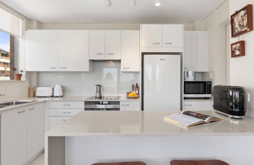 Avoca Beach Apartment | Seaview 6 - Great Views in the Heart of Avoca